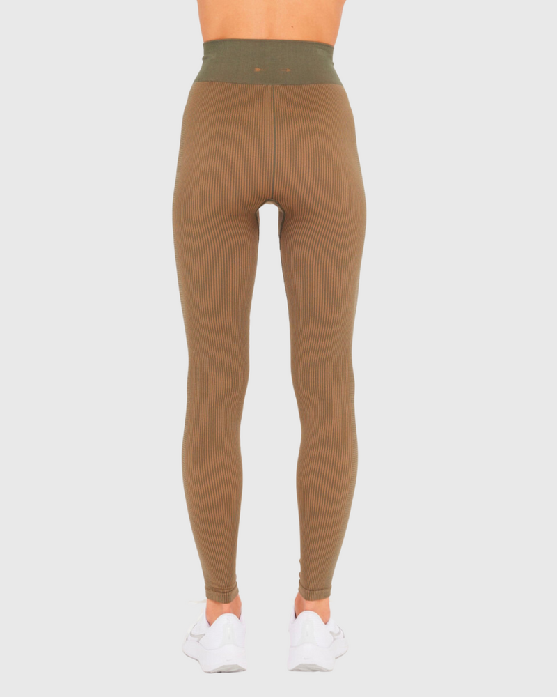 the upside ribbed seamless 28in pant khaki