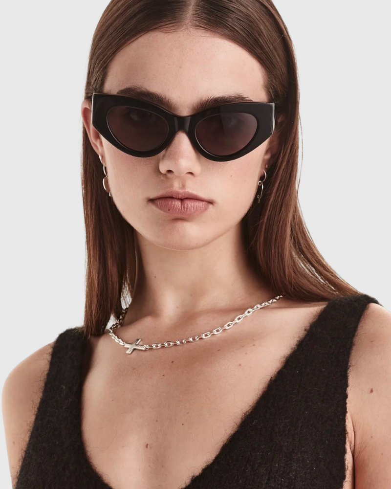 stolen girlfriends club marilyn sunglasses black